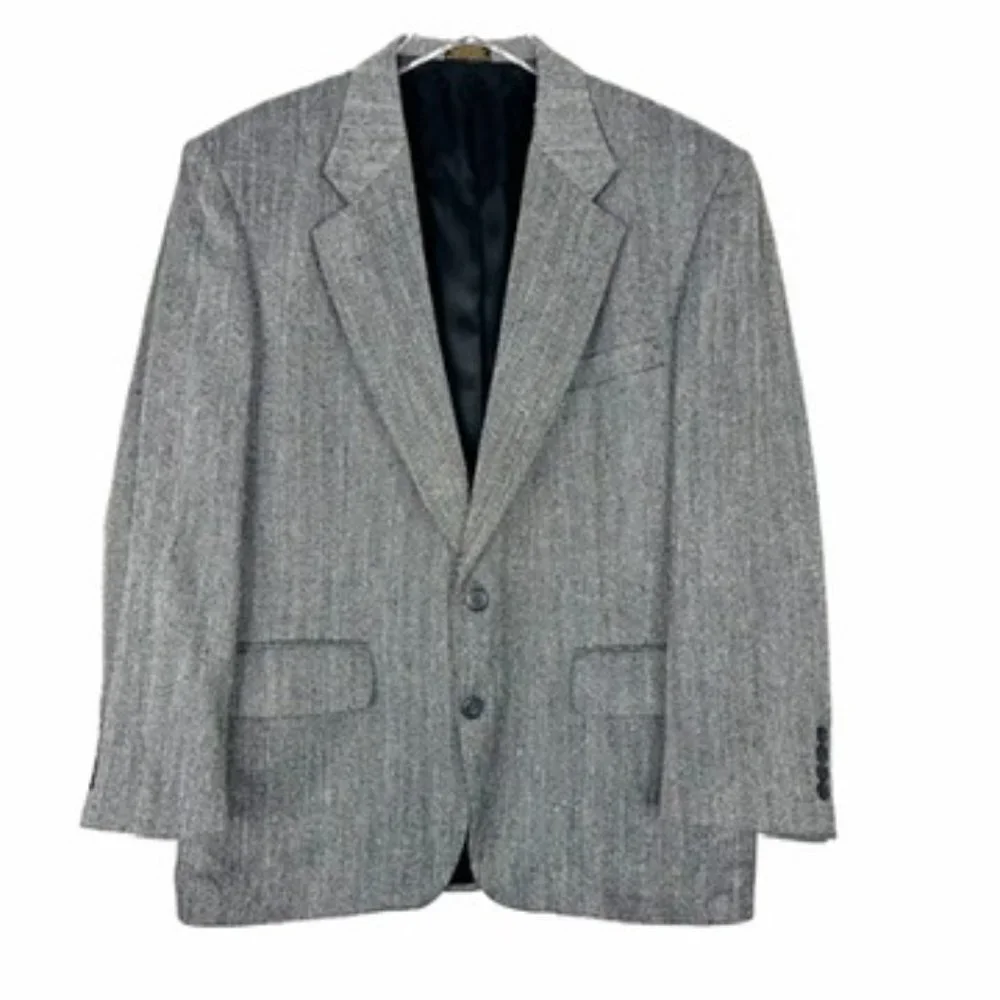 Stafford Herringbone Tweed Blazer. Grey. Men's Size 40S